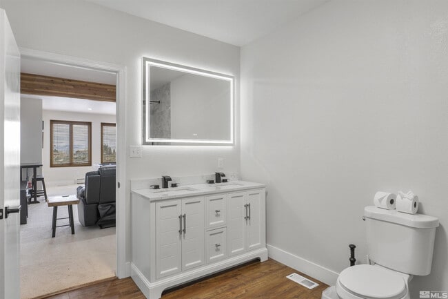 Building Photo - 3400 Southampton Dr