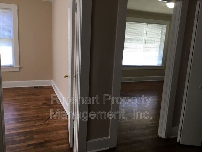 Building Photo - 870 Bradley Street
