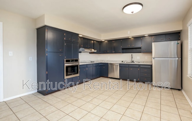 Building Photo - 305 Lakeshore Dr