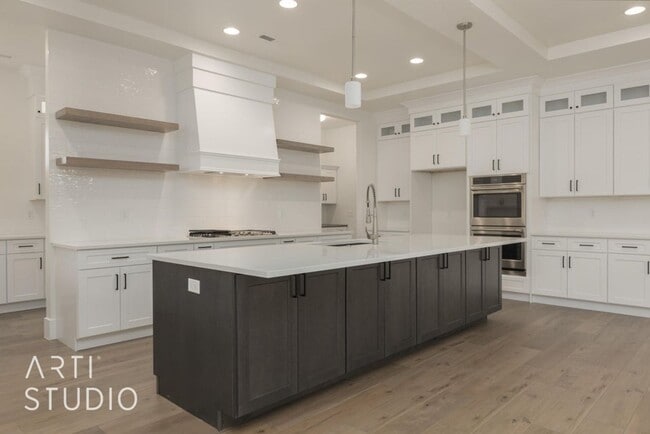 Building Photo - Washington Fields 4 bed | 3 1/2 bath | 3 c...