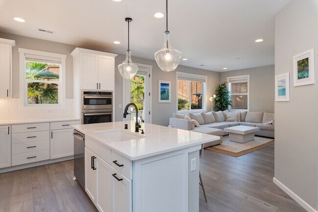 Building Photo - Newly Remodeled 4bed/2.5bath Home in Gig Harbor!