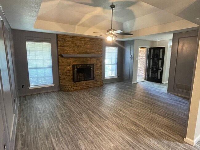 Building Photo - 3 BEDROOM 2 BATHROOM HOUSE IN DENTON