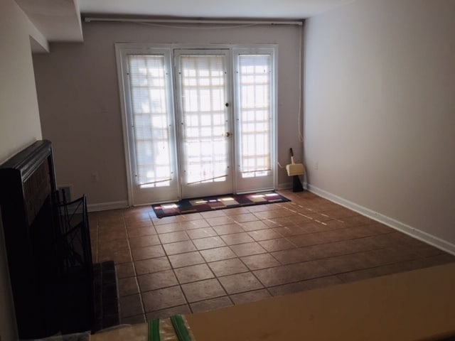 living room - 727 6th St SE