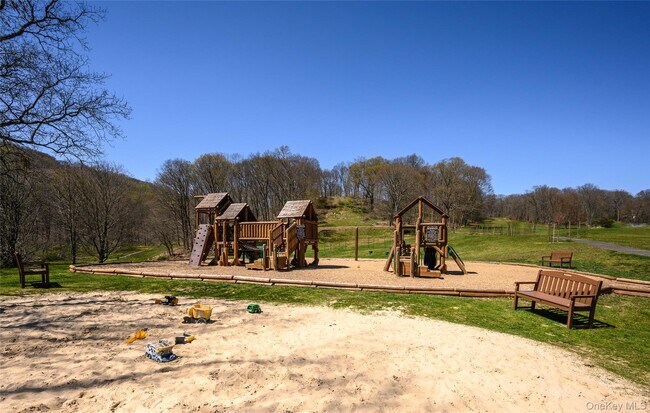 Building Photo - 605 A Heritage Hls