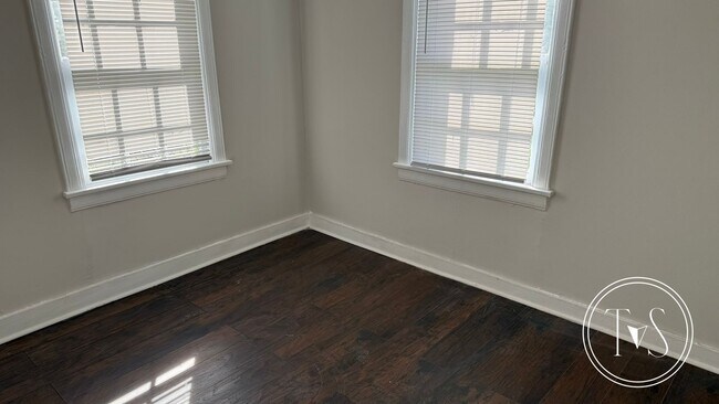 Building Photo - RATE DROP ALERT (was $1525/month)!