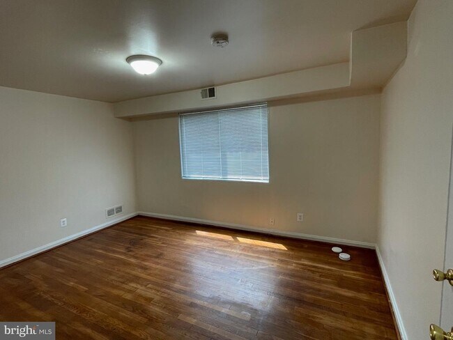 Building Photo - 500 17th St NE