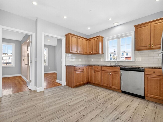 Building Photo - 238 Havre St