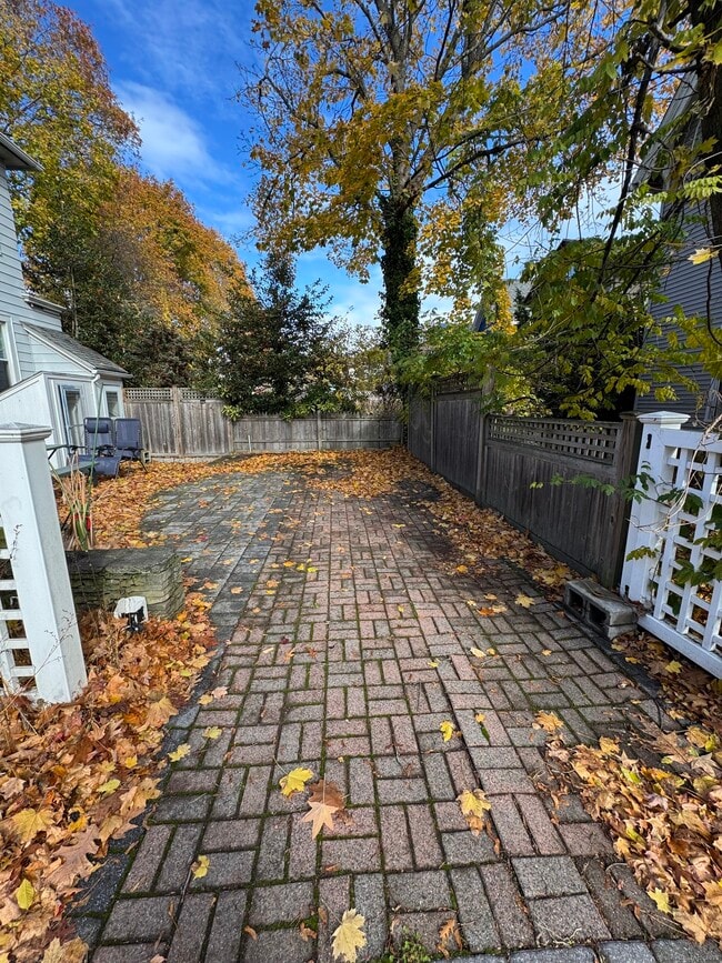 Building Photo - 73 Lawrence St