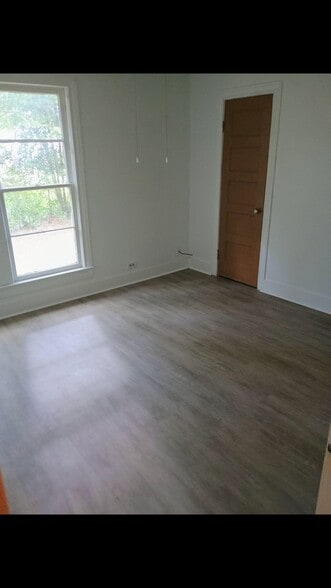 Building Photo - 830 Brookside Dr