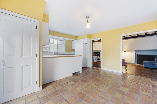 Building Photo - 73 Thames St