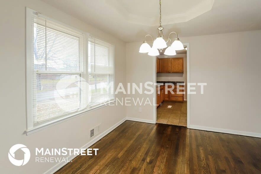 Building Photo - 6412 N Forest Ave