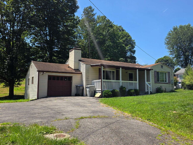 Primary Photo - "Charming 3-Bedroom Home with Gleaming Har...
