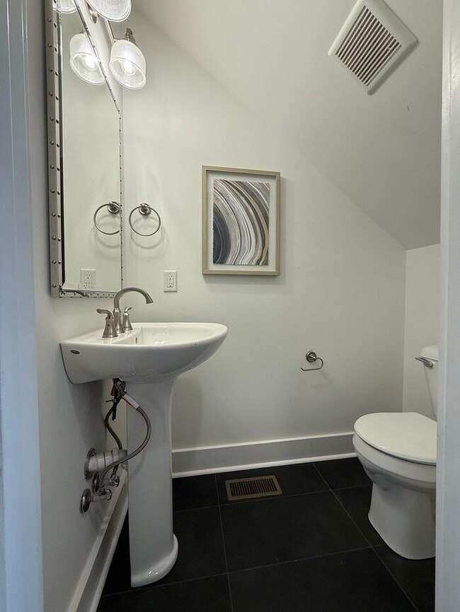 Building Photo - Beautiful Two-Story House in Woodbine - Fenced in Backyard