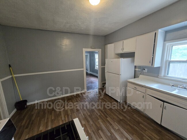 Building Photo - 378 E 156th St