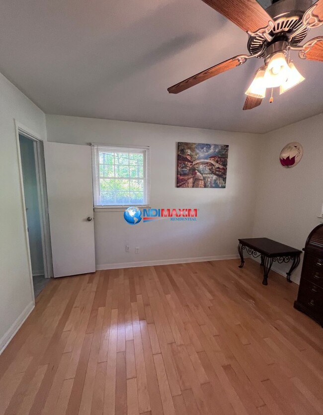Building Photo - Beautiful ranch in PARKVIEW cluster in Lil...