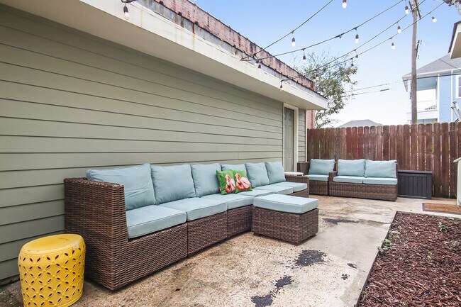 Building Photo - 2336 St Thomas St