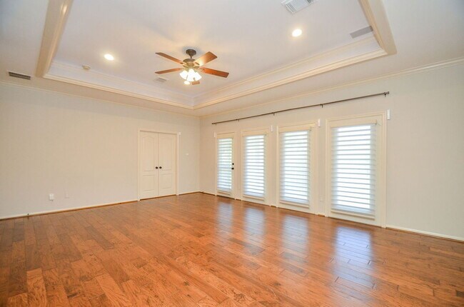 Building Photo - 42 N Knights Crossing Dr