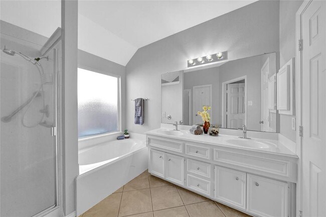 Building Photo - 2411 Colonial Springs Ln
