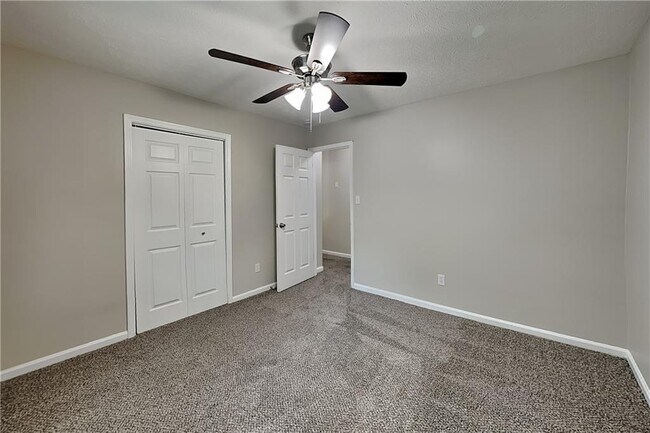 Building Photo - 174 Fox Dr