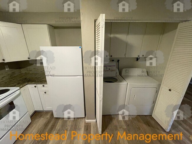 Building Photo - 661