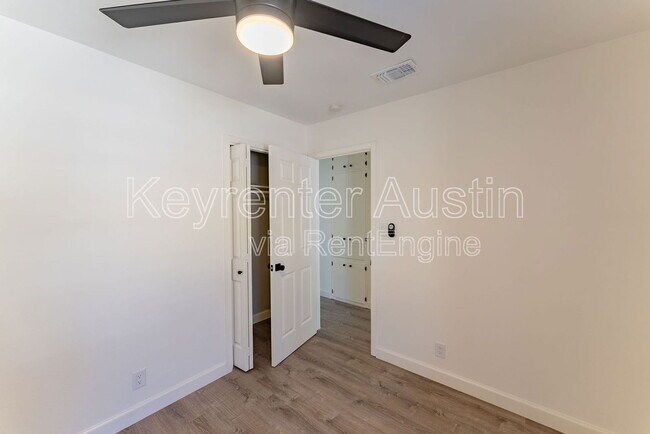 Building Photo - 9409 Meadow Vale