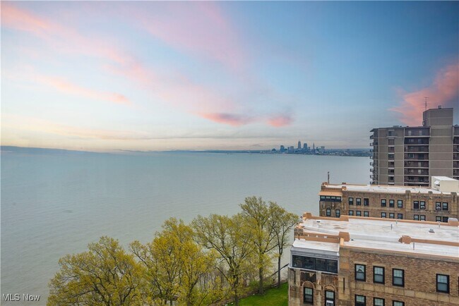 Building Photo - 12520 Edgewater Dr