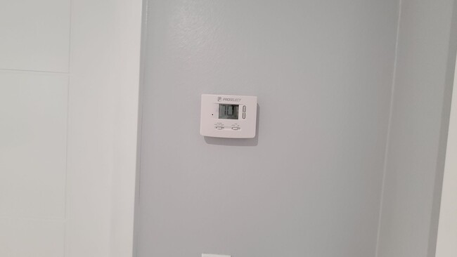 Building Photo - 84(142-144 1/2)