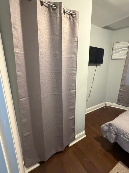 Building Photo - 236 E 25th St