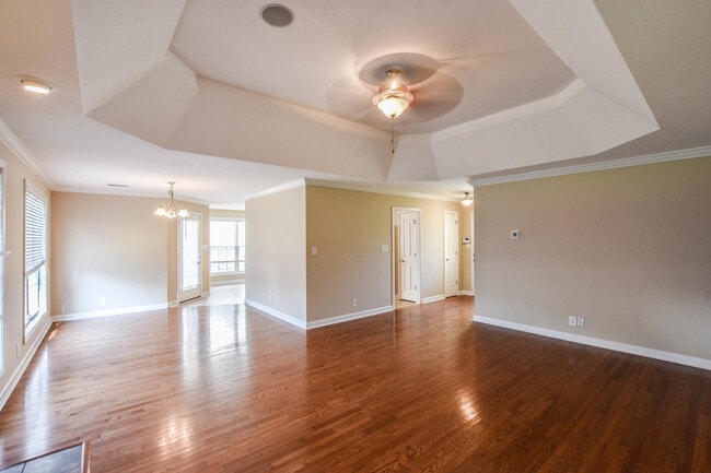 Building Photo - Pet Friendly Three Bedroom with Bonus!