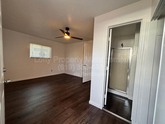 Building Photo - 1427 Hoover Ave