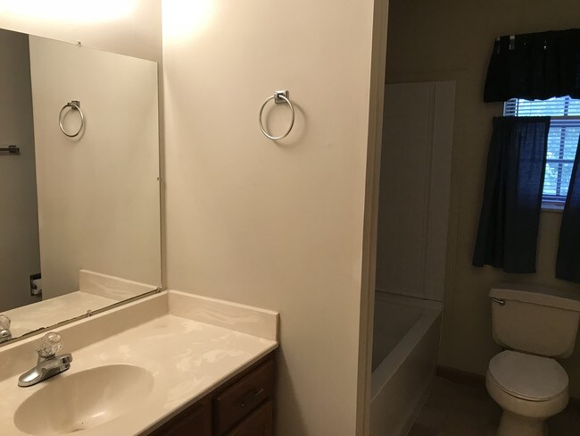 Building Photo - 1003 North Ave