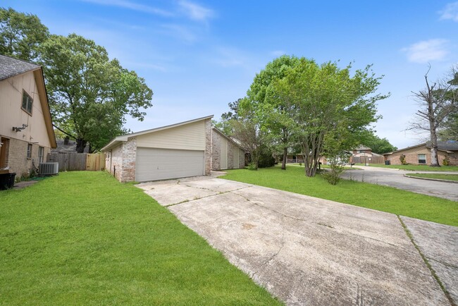 Building Photo - 22619 Pine Mist Ln
