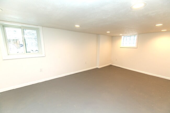 Building Photo - 347 High St