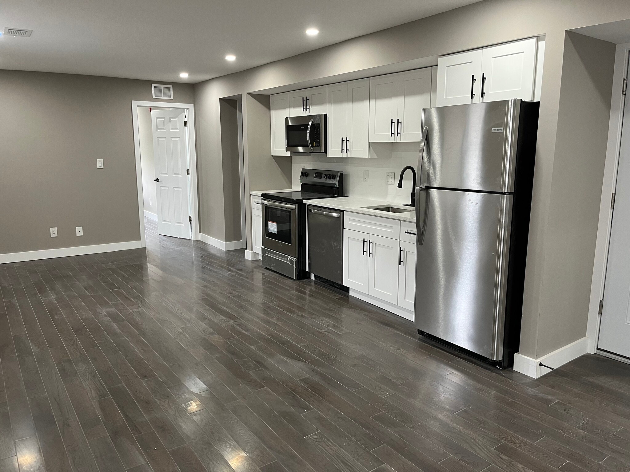 Kitchen & Living Area - 1235 S 47th St