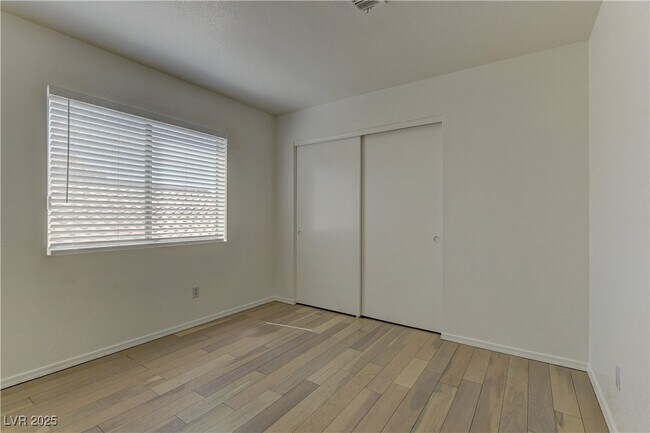 Building Photo - 938 Carnival Ave