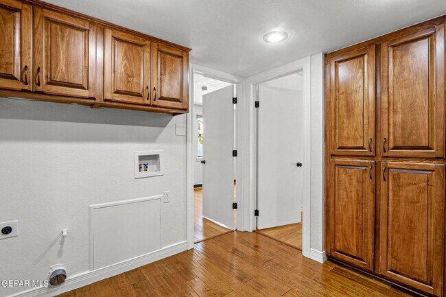 Building Photo - 5109 Memory Dr