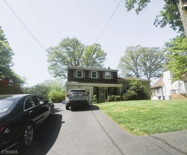 Primary Photo - 33 Berkeley Pl