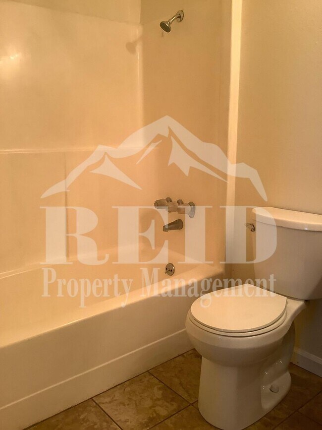 Building Photo - 1054 Callahan Dr