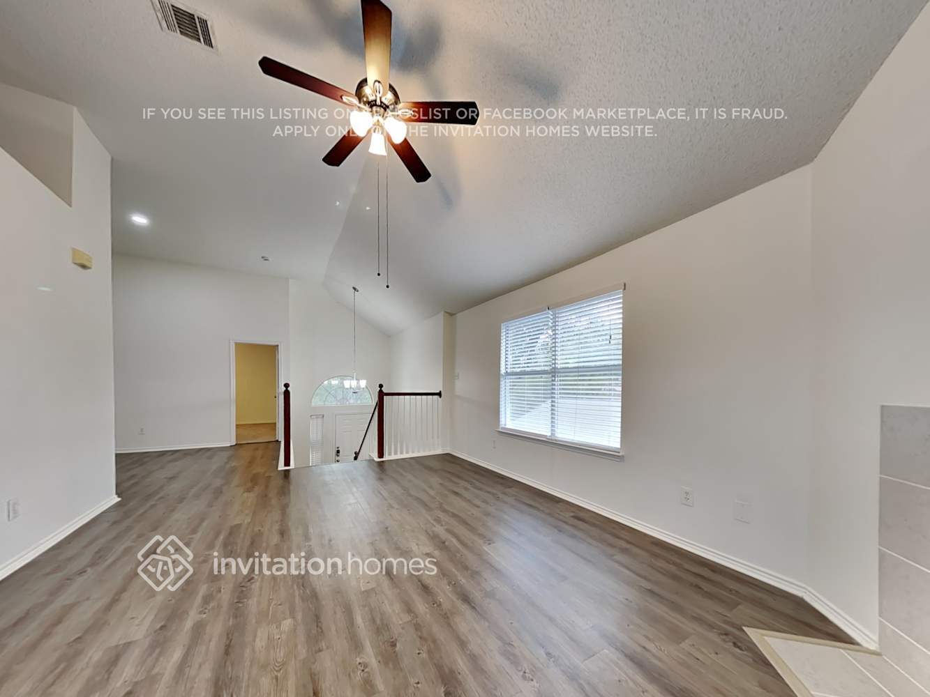 Building Photo - 2107 Camelot Dr