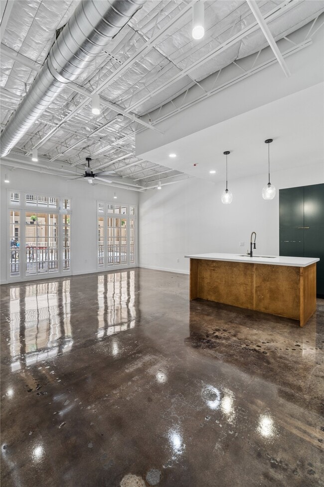 Building Photo - 3401 Louisiana St