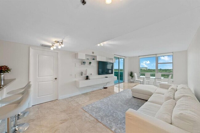 Building Photo - 2641 N Flamingo Rd