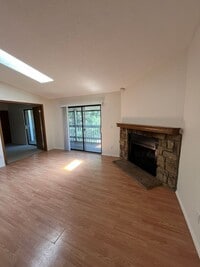 Building Photo - 3 Bed 2 Bath Updated Unit in Robinwood
