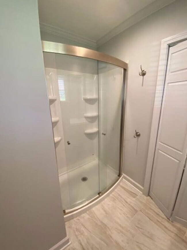 Building Photo - Lovely, Brick Ranch near Historic Duluth!