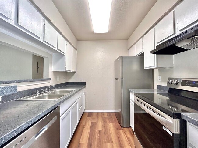 Building Photo - 7111 US-290