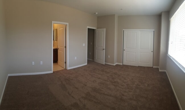 Building Photo - Brand New Town Home,Next to River, Oxbow park