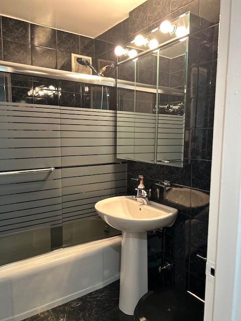 Building Photo - 1 bedroom in Sunnyside Gardens NY 11104