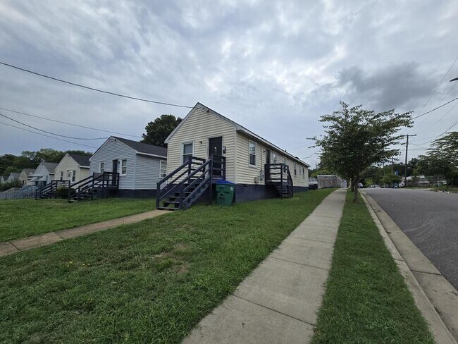 Building Photo - 3614 Lawson St