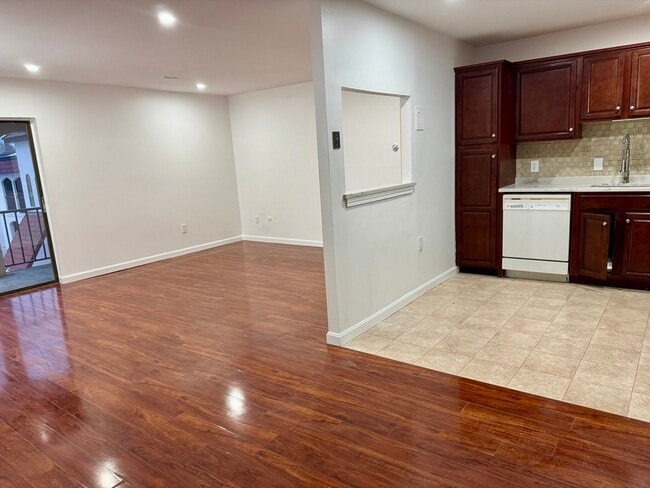 Building Photo - 685 Oak St