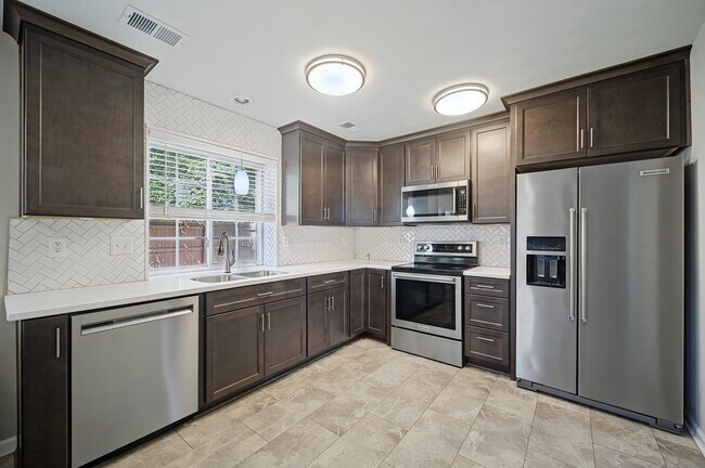 Building Photo - 601 Pawleys Arch
