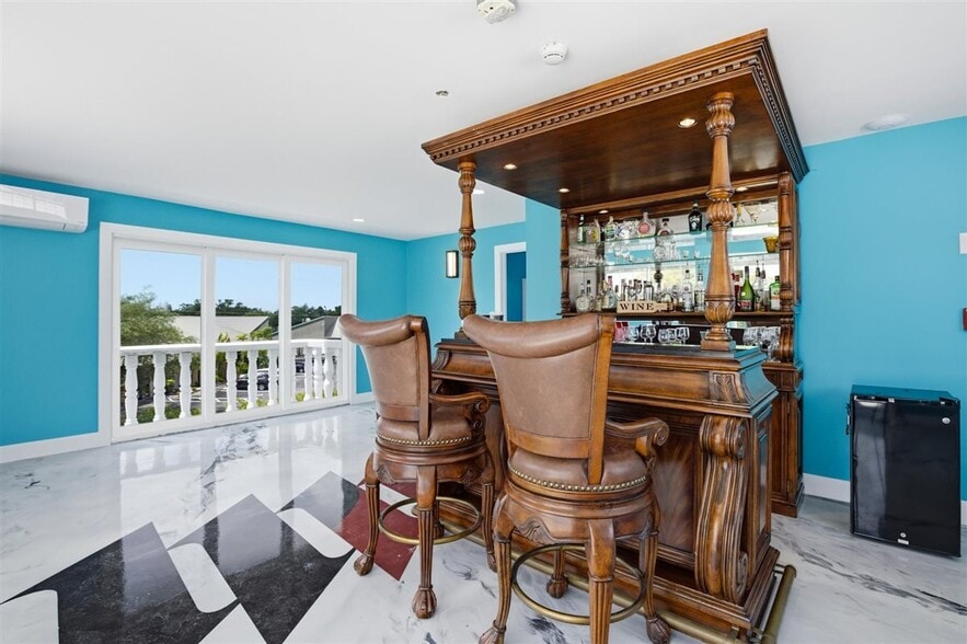 Building Photo - 3704 Broadway